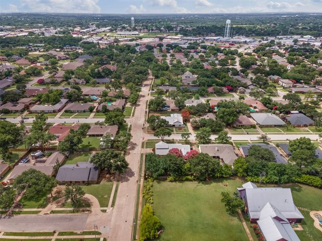 3301 Peachtree Lane, Pantego, TX 76013