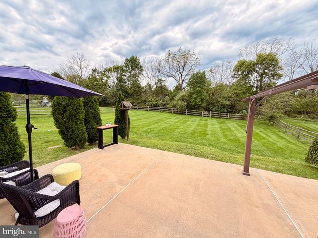 138 MEADOWSIDE DR, Douglassville, PA 19518