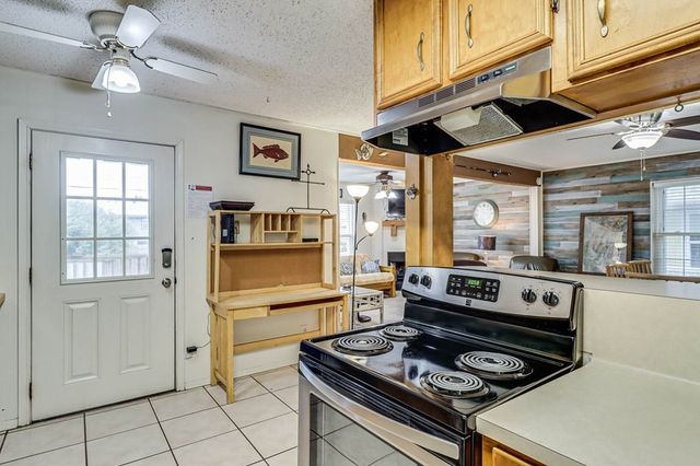 1116 S Station St, Port Aransas, TX 78373