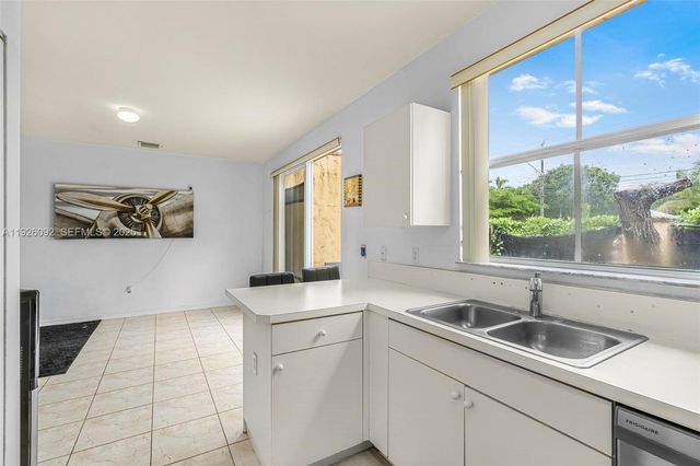 755 E Mowry Ct, Homestead, FL 33030