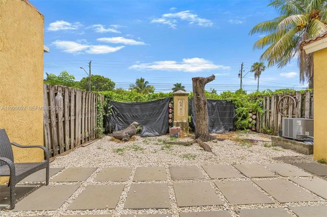 755 E Mowry Ct, Homestead, FL 33030