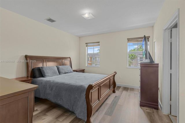 755 E Mowry Ct, Homestead, FL 33030