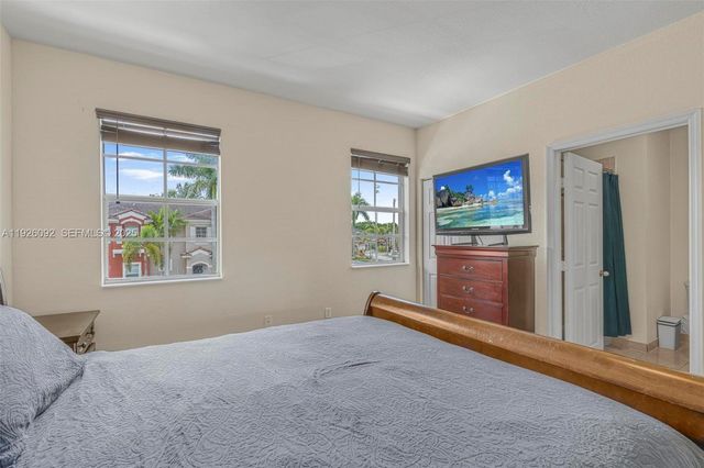 755 E Mowry Ct, Homestead, FL 33030