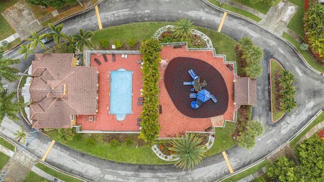 755 E Mowry Ct, Homestead, FL 33030