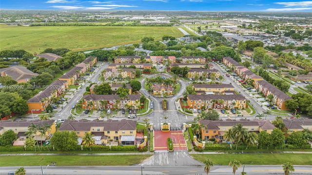 755 E Mowry Ct, Homestead, FL 33030