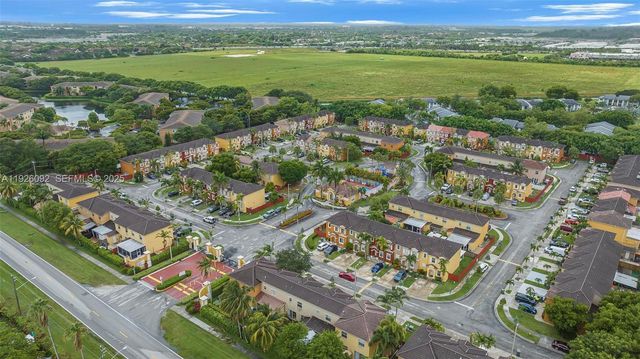 755 E Mowry Ct, Homestead, FL 33030