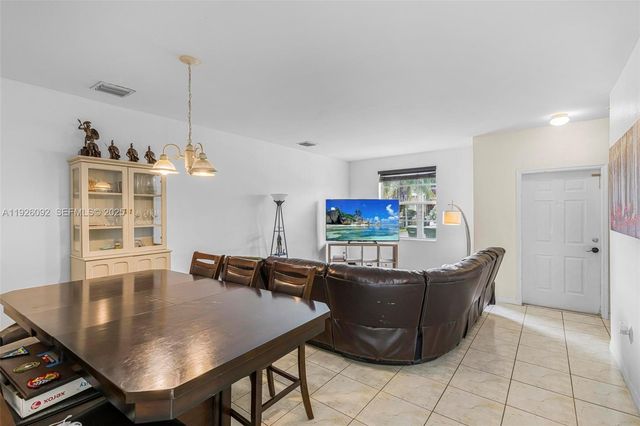 755 E Mowry Ct, Homestead, FL 33030