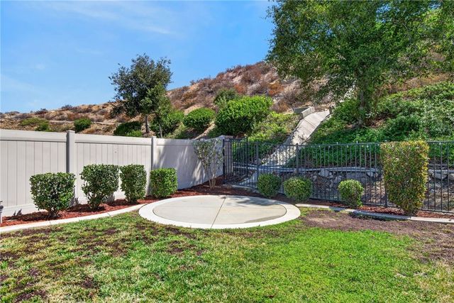 16796 Golden Bluff Loop, Riverside, CA 92503