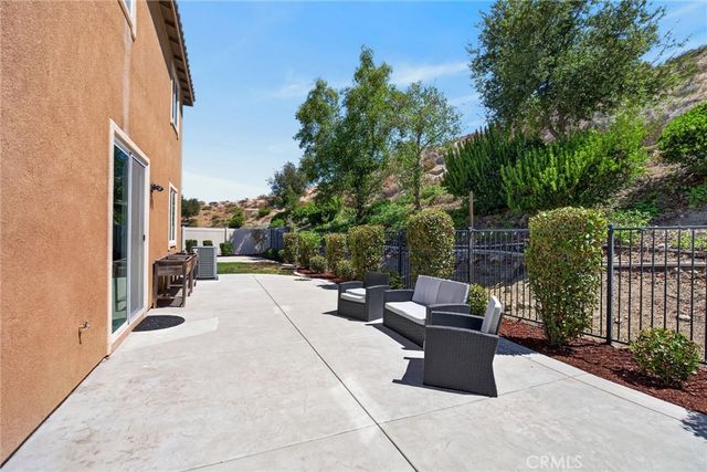 16796 Golden Bluff Loop, Riverside, CA 92503