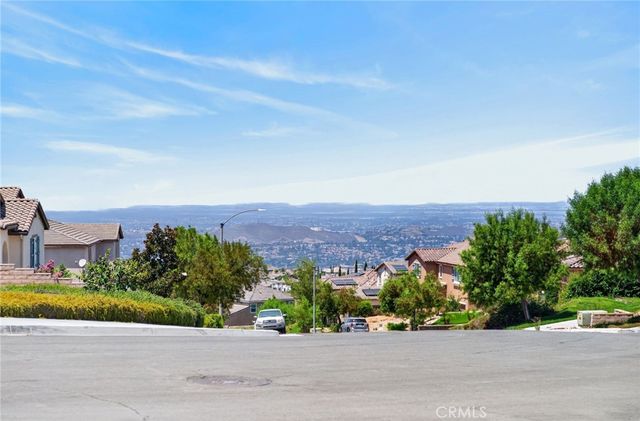 16796 Golden Bluff Loop, Riverside, CA 92503