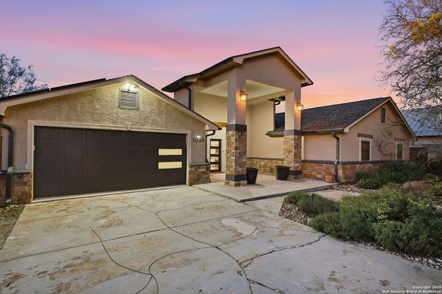 1069 IVY LN, Terrell Hills, TX 78209