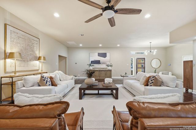 1069 IVY LN, Terrell Hills, TX 78209