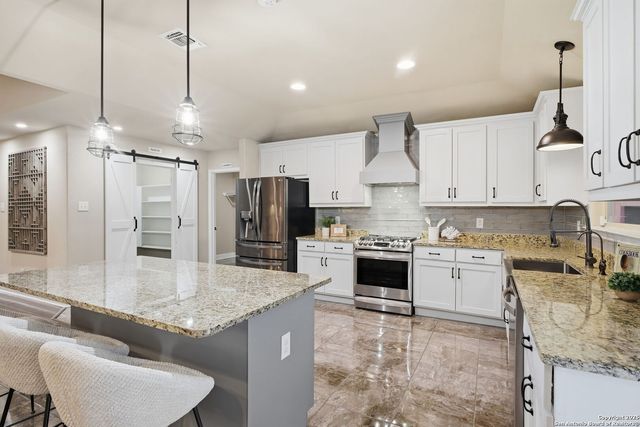 1069 IVY LN, Terrell Hills, TX 78209