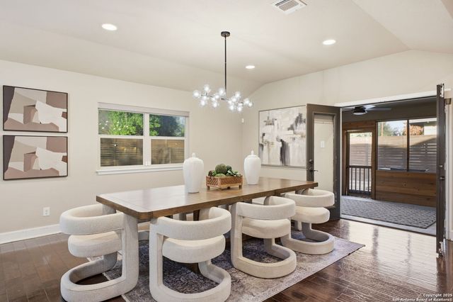 1069 IVY LN, Terrell Hills, TX 78209