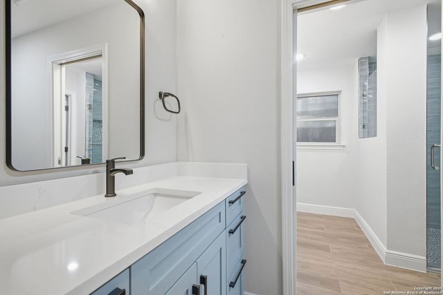 1069 IVY LN, Terrell Hills, TX 78209