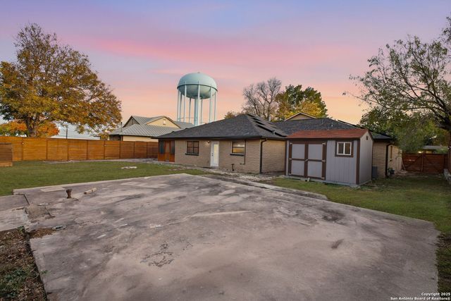 1069 IVY LN, Terrell Hills, TX 78209