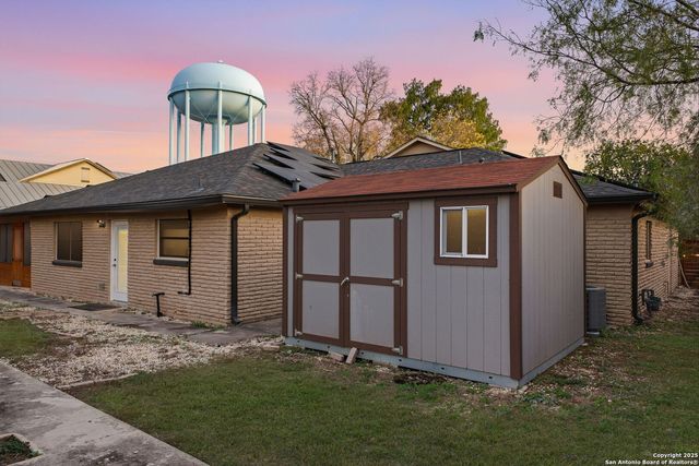 1069 IVY LN, Terrell Hills, TX 78209