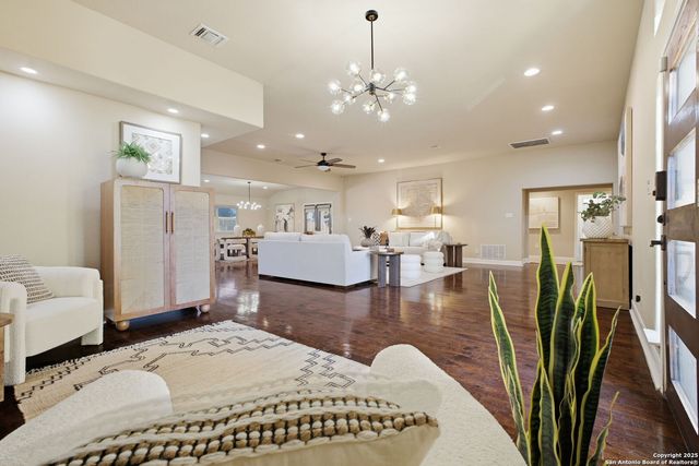 1069 IVY LN, Terrell Hills, TX 78209