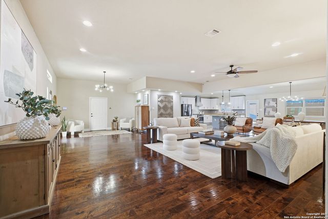 1069 IVY LN, Terrell Hills, TX 78209