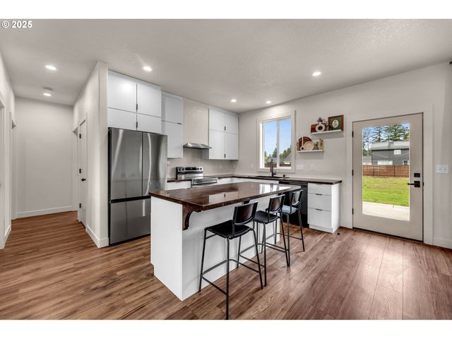 102 W OAK St, Yacolt, WA 98675