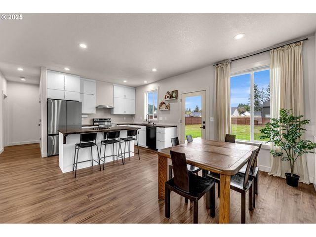 102 W OAK St, Yacolt, WA 98675