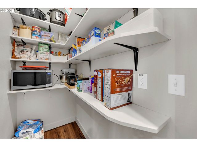 102 W OAK St, Yacolt, WA 98675