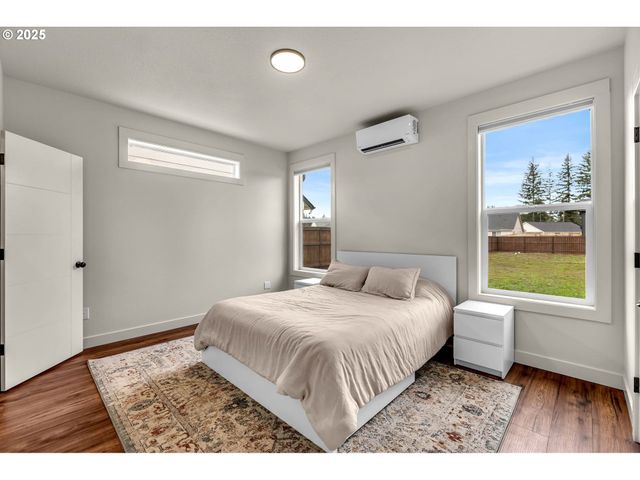 102 W OAK St, Yacolt, WA 98675