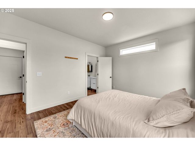 102 W OAK St, Yacolt, WA 98675