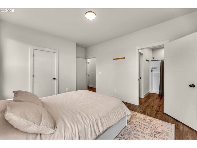 102 W OAK St, Yacolt, WA 98675