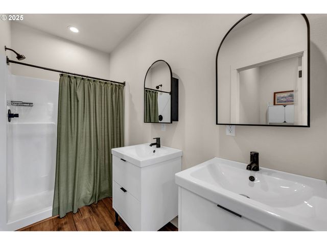 102 W OAK St, Yacolt, WA 98675