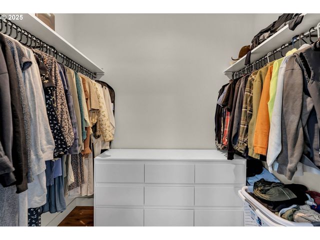 102 W OAK St, Yacolt, WA 98675