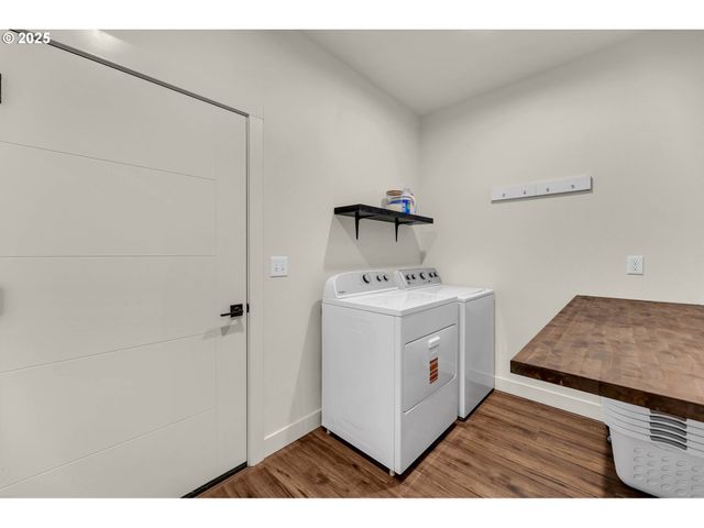 102 W OAK St, Yacolt, WA 98675