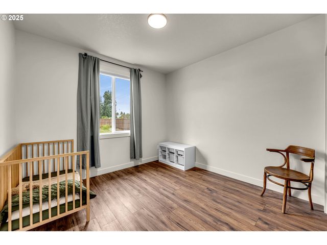 102 W OAK St, Yacolt, WA 98675