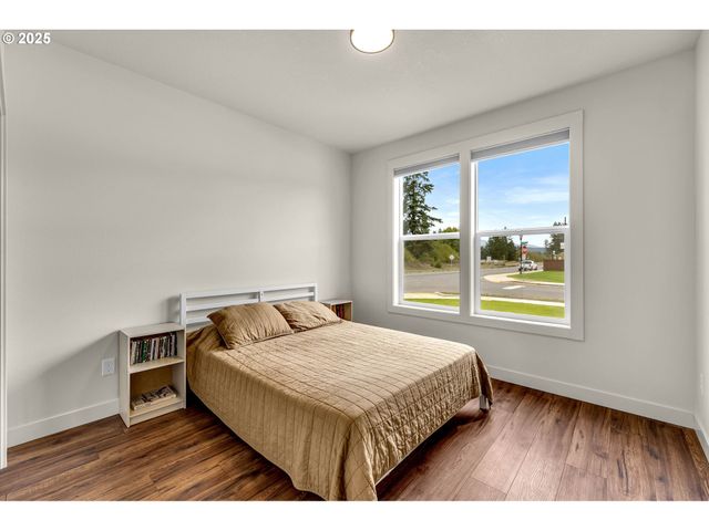 102 W OAK St, Yacolt, WA 98675