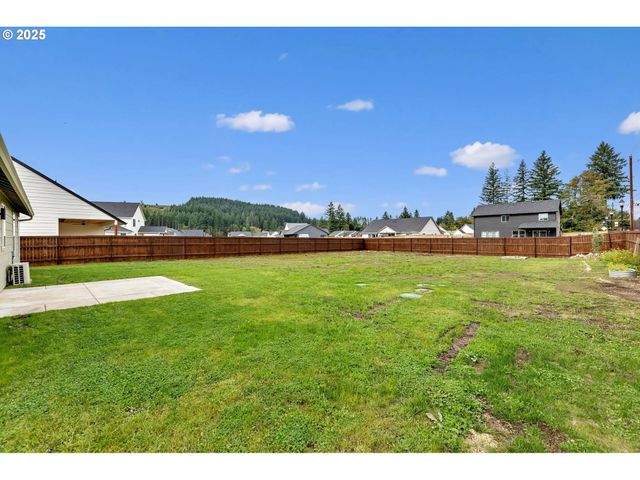 102 W OAK St, Yacolt, WA 98675