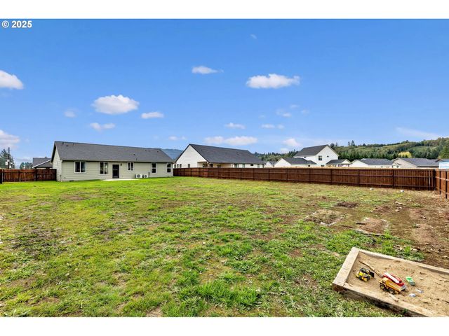 102 W OAK St, Yacolt, WA 98675