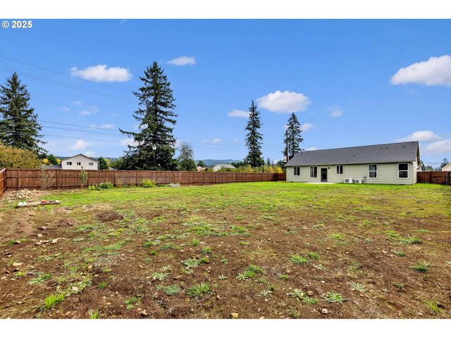 102 W OAK St, Yacolt, WA 98675