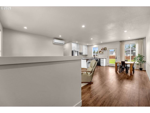 102 W OAK St, Yacolt, WA 98675