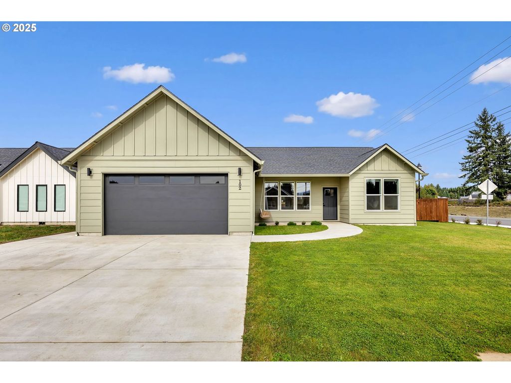 102 W OAK St, Yacolt, WA 98675