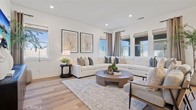 24519 Via La Sombrilla, Valencia, CA 91354