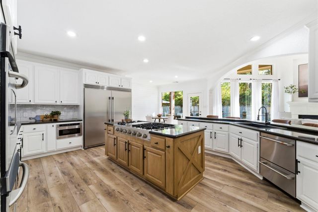 3 Graylin Woods Place, The Woodlands, TX 77382