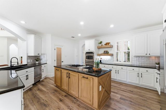 3 Graylin Woods Place, The Woodlands, TX 77382