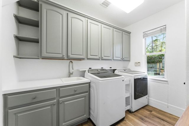 3 Graylin Woods Place, The Woodlands, TX 77382