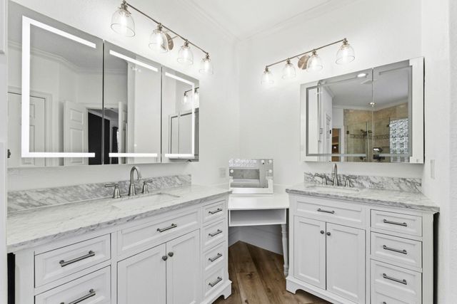 3 Graylin Woods Place, The Woodlands, TX 77382