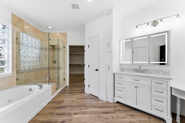 3 Graylin Woods Place, The Woodlands, TX 77382