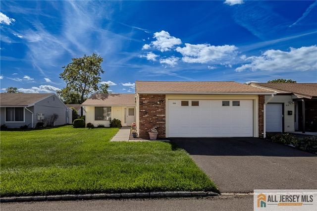 30 Larch Plaza 30A, Monroe, NJ 08831