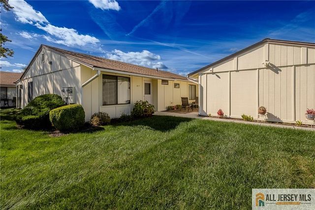 30 Larch Plaza 30A, Monroe, NJ 08831