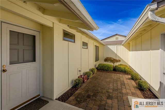 30 Larch Plaza 30A, Monroe, NJ 08831