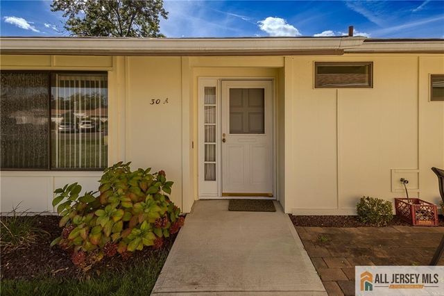 30 Larch Plaza 30A, Monroe, NJ 08831