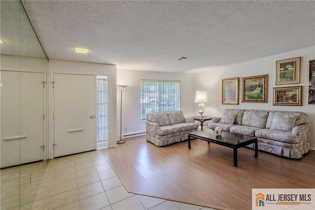 30 Larch Plaza 30A, Monroe, NJ 08831